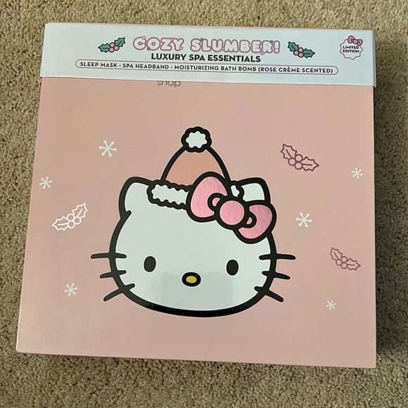 Hello Kitty Limited Edition Luxury Spa Essentials - Picture 4 of 4